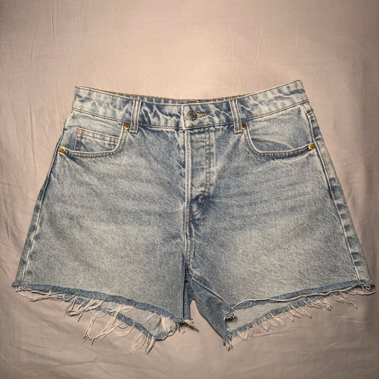 H&M — H&M Light Blue Jean Shorts US 6 (Size US 6, Good)