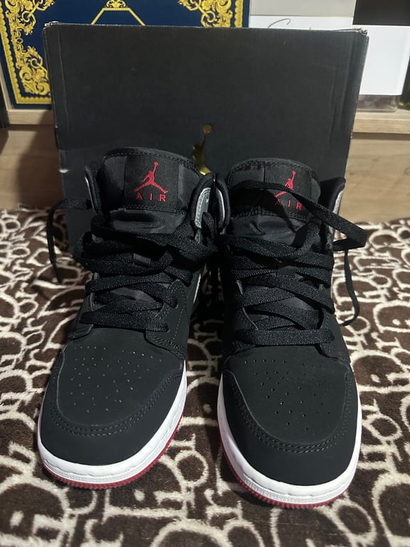 Jordan — Jordan 1 Mid Johnny Kilroy (Size 36, Good)