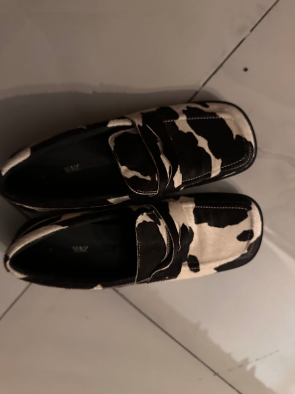 Zara — Zara Cow Print Loafers (Size EU 41, Good)
