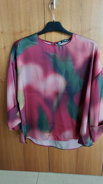 Zara — Zara - satin top (Size M, Like new)