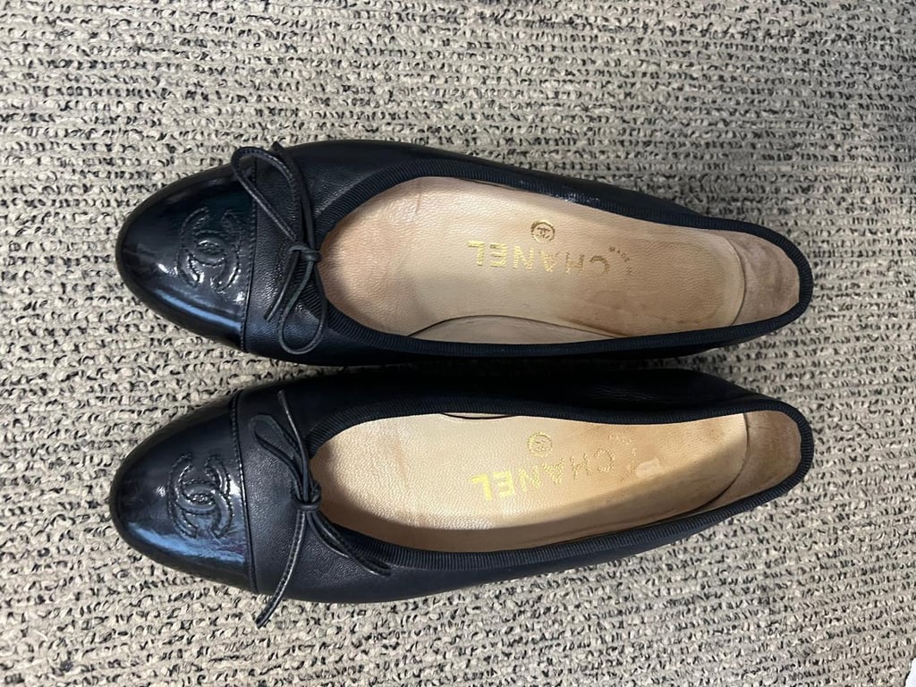 Chanel — Chanel Ballerina Flats with CC Logo - EU 36 (Size EU 36, Good)