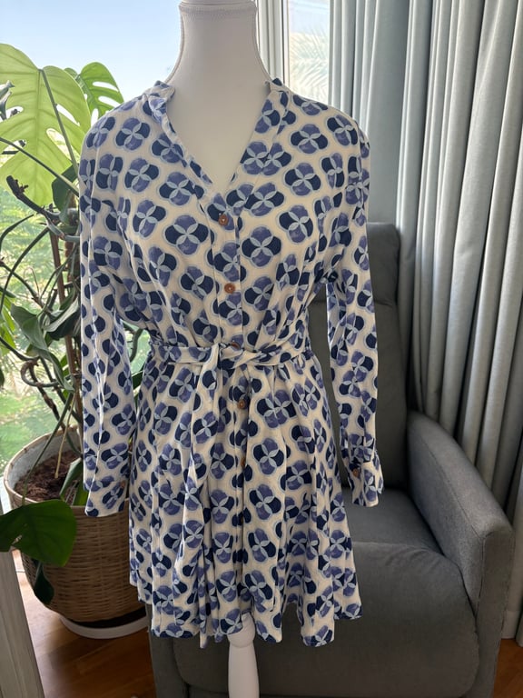 Zara — Zara Blue and White Patterned Shirtdress (Size M, Like new)