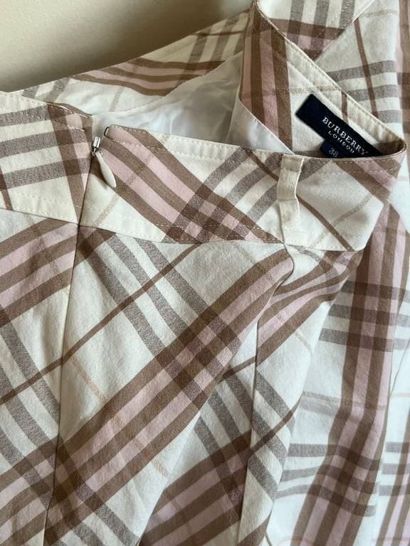Burberry — Y2K Burberry Nova Check in Baby Pink (Size S, Good)