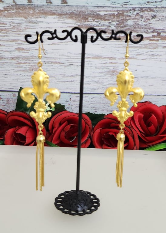 Hajmaal — vintage fleur di lis retired earring (Size One Size, New without tags)