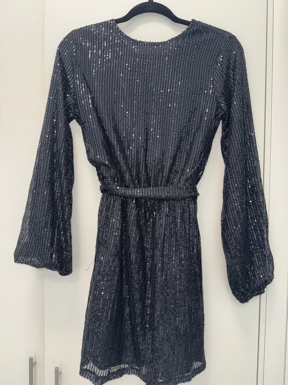 Forever 21 — Forever 21 Sequin Mini Dress Size M (Size M, Good)