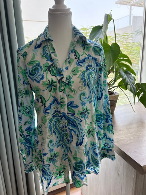 Zara — Zara Blue and Green Paisley Blouse Size S (المقاس S, شبه جديد)
