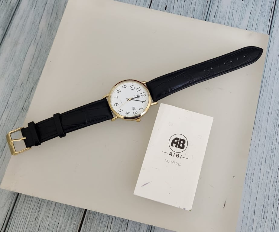 Hajmaal — AIBI mens simple classic watch. (Size One Size, New without tags)