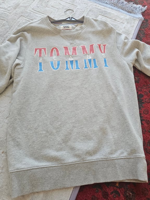 Tommy Hilfiger — Tommy Hilfiger swearshirt (Size S, Good)