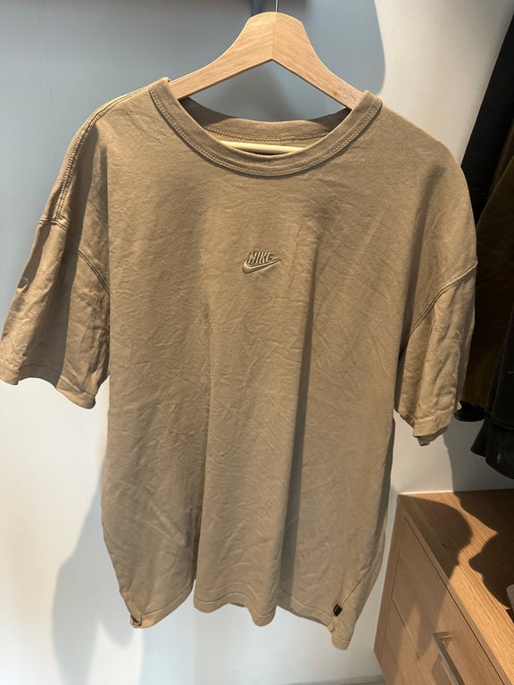 Nike — Nike over size tee (المقاس XL, جيد)