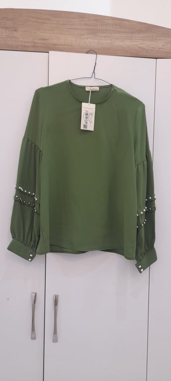 Ikoll Istanbul — Ikoll Istanbul Green Blouse with Pearl Details (Size L, New with tags)