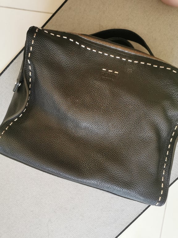 Fendi — Fendi_A practical yet elegant,perfect for keeping essentials (Size One Size, Good)