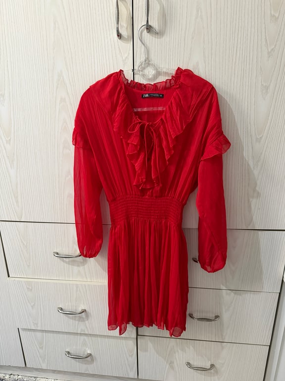Zara — Zara Red Long Sleeve Mini Dress (المقاس XS, شبه جديد)