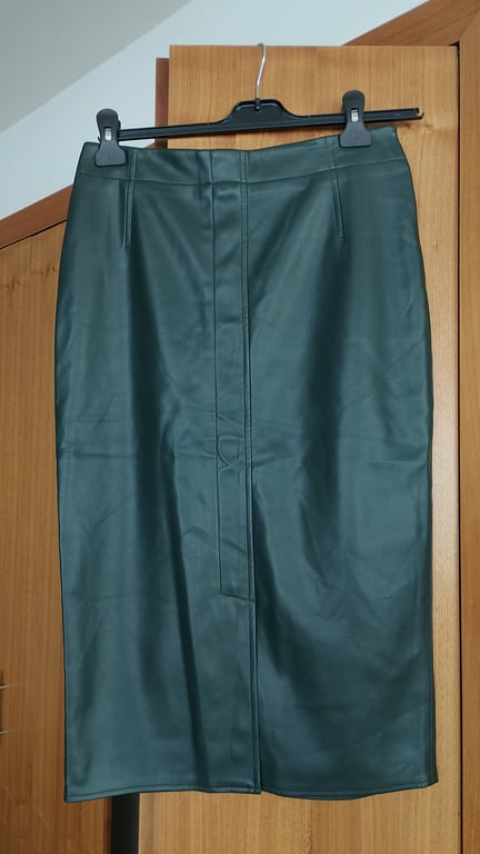 Esprit — Esprit forest green vegan leather pencil skirt (Size 40, Like new)