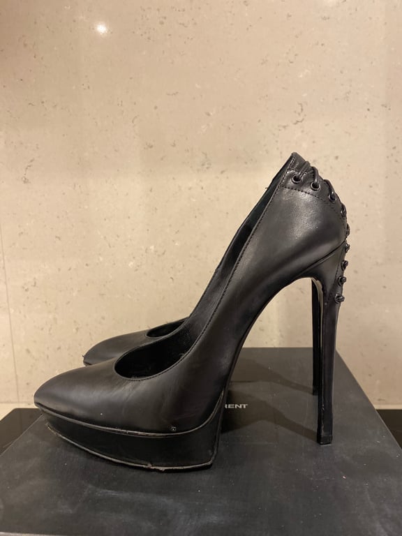 Saint Laurent — Saint Laurent Black Janis Leather Platform Heels (Size 38, Good)