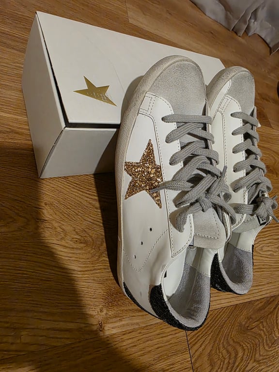 Golden Goose — Golden Goose Women's White Glitter Star Sneakers - EU 39 (Size EU 39, New with tags)