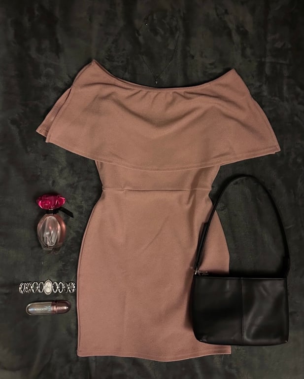 I Saw It First — Baby pink off-shoulder mini dress (Size XS, Like new)