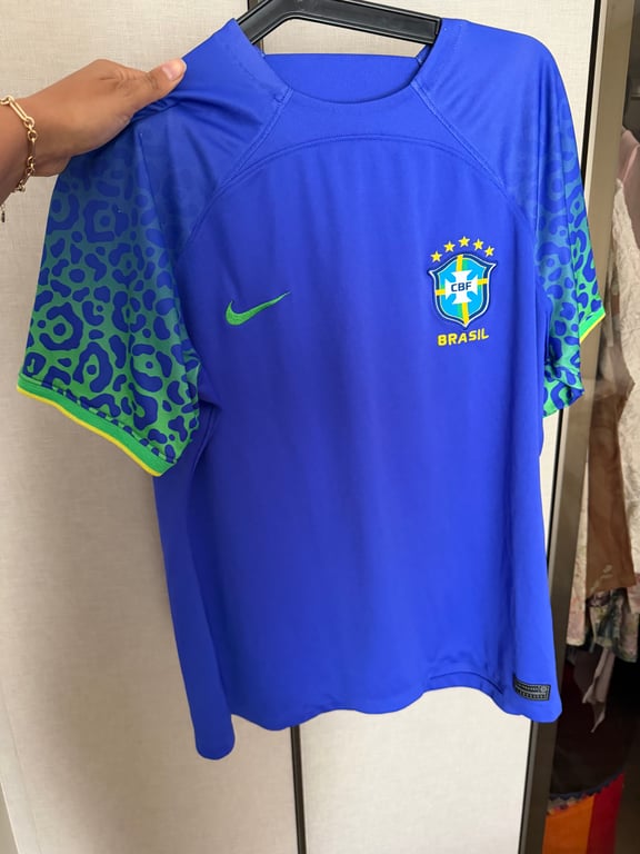 Nike — Nike (fits women large men medium) (المقاس M, جيد)
