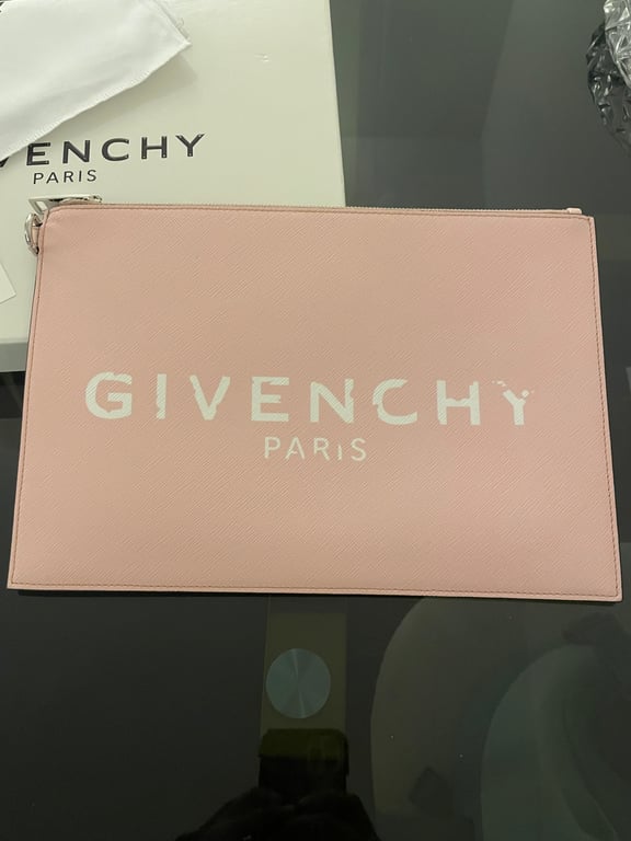 Givenchy — Givenchy Antigona Pouch Pink (Size One Size, Like new)