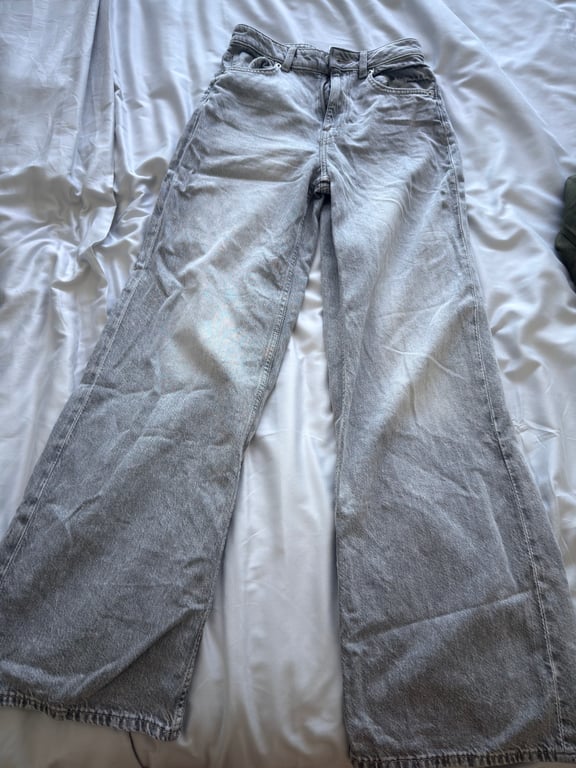H&M — H&M Grey Wide Leg Jeans (Size 34, Like new)