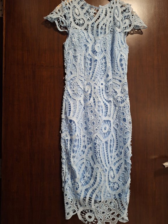 Boohoo — Boohoo Light Blue Lace Midi Dress (Size 38, Good)