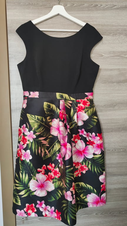 Sangria — Chic Dress (Size L, New with tags)