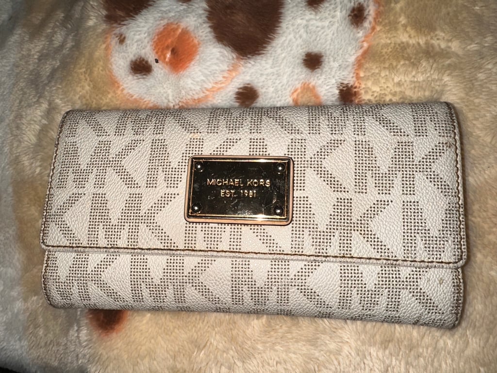 Michael Kors — Michael Kors Vanilla Signature Monogram Wallet (Size One Size, Fair)