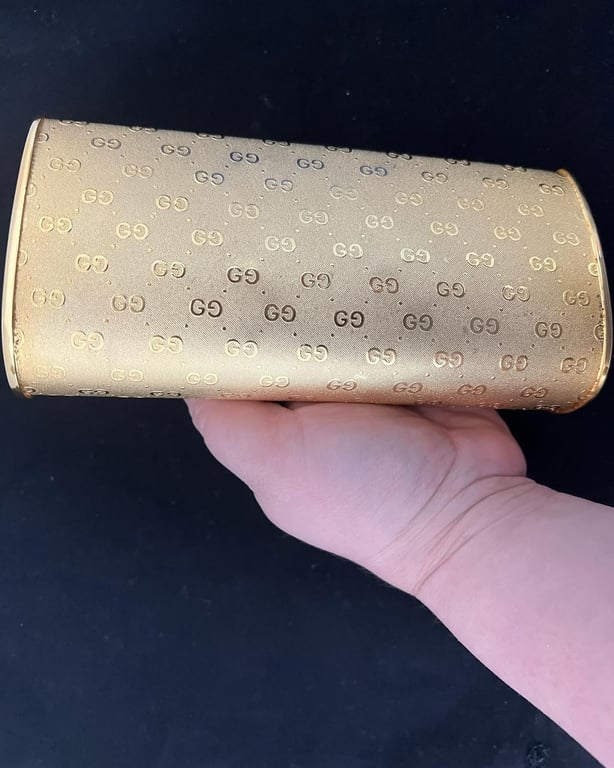 Gucci — Gucci GG Monogram Gold-Tone Clutch Bag (المقاس One Size, جيد)