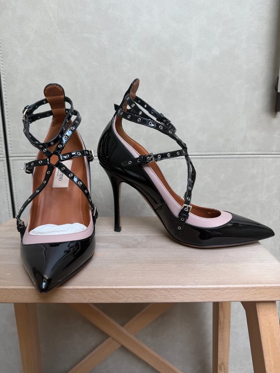 Valentino — Valentino Garavani Studded Patent Leather Pumps (Size EU 37, Like new)