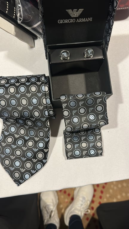 Giorgio Armani — New Giorgio Armani men’s Accessory (Size One Size, Like new)
