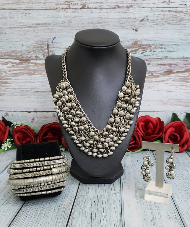Hajmaal — vintage antique matte silvertone necklace, bracelet and earr (Size One Size, Good)