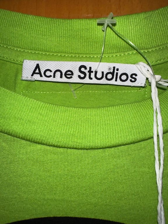 Acne Studios — Acne Studios Green Crew Neck T-Shirt (Size XS, New with tags)