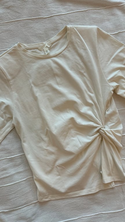 H&M — H&M White Top (Size S, Good)