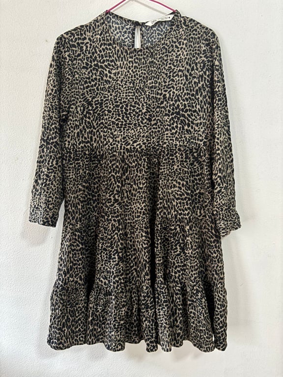 Zara — Zara Animal Print Tiered Midi Dress (Size M, Good)