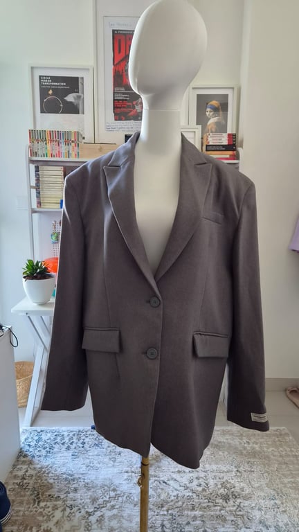 The Giving Movement — The Giving Movement Gray Two-Button Blazer (Size M, Like new)