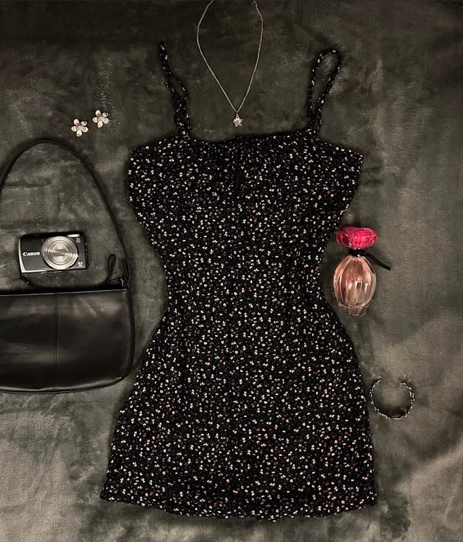 Forever 21 — Floral pattern dark green mini dress (Size XS, Good)