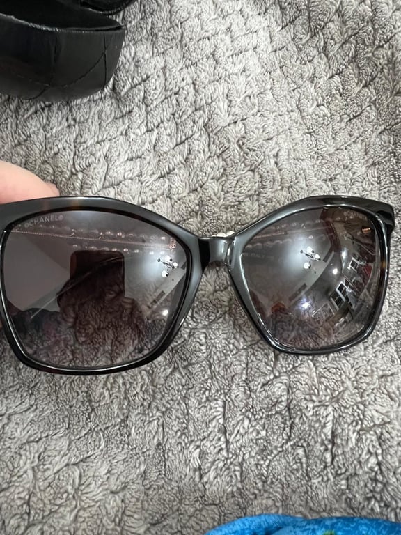 Chanel — Chanel Oversized Tortoiseshell Sunglasses (Size One Size, Good)