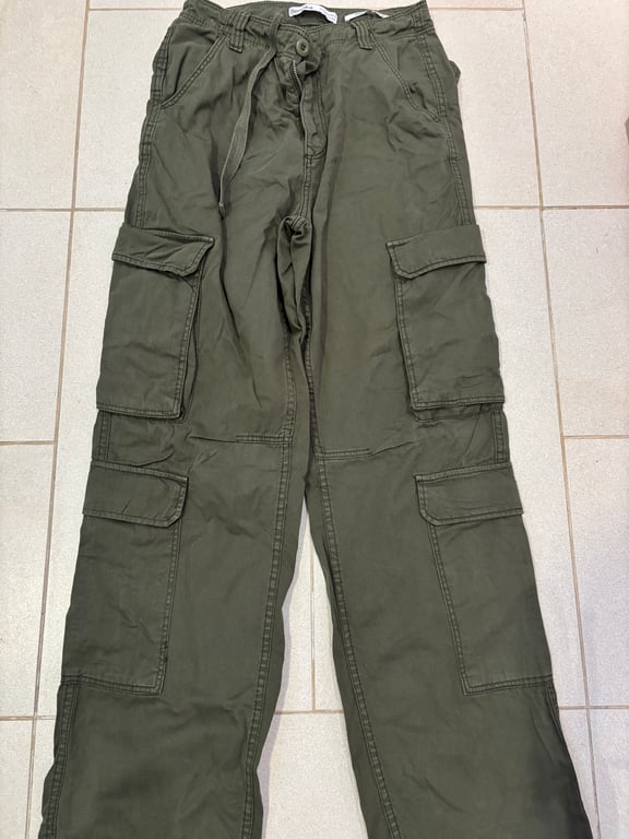 Bershka — Bershka cargos (Size S, Good)