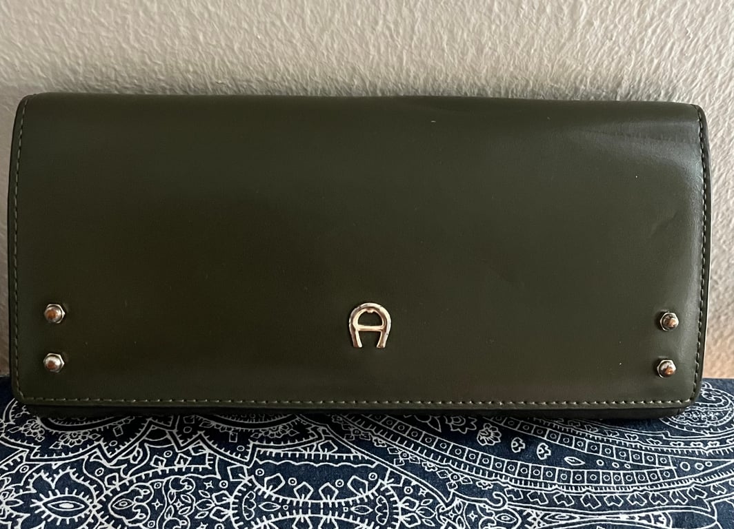 Aigner — Aigner Dark Green Leather Wallet (Good)