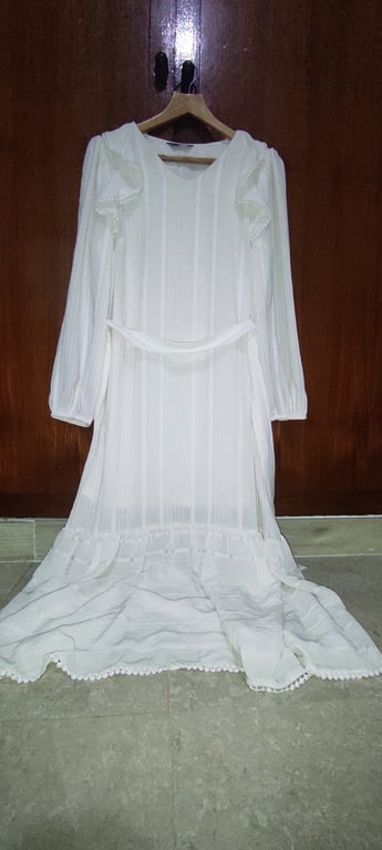 Max Fashion — Max Fashion White Long Sleeve Maxi Dress M (Size M, Like new)