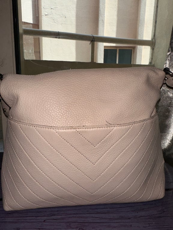 Karl Lagerfeld — Karl Lagerfeld Beige Quilted Shoulder Bag (Size One Size, Good)