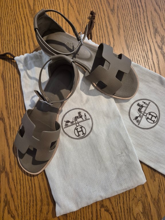 Hermès — Hermès Santorini Sandals (Size 37, Like new)