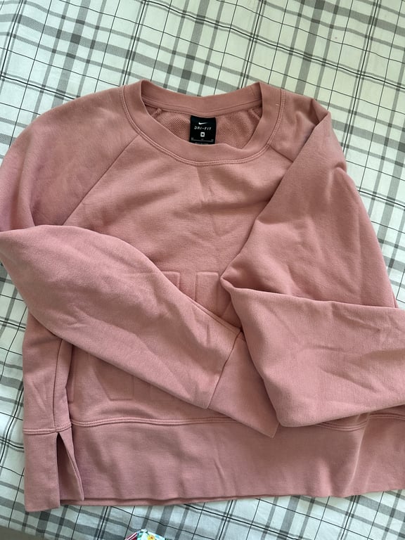 Nike — Nike Pink Print Sweater (Size M, Like new)