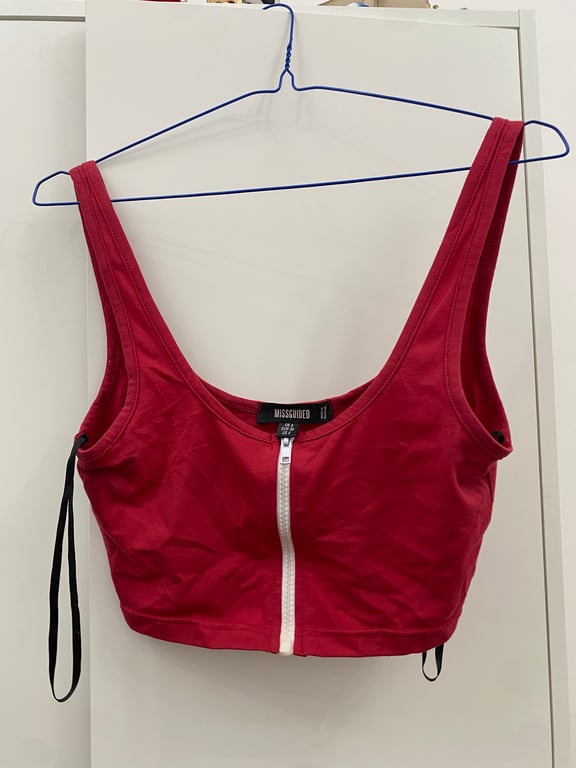 PrettyLittleThing — PrettyLittleThing Zip Up Top (Size M, Good)