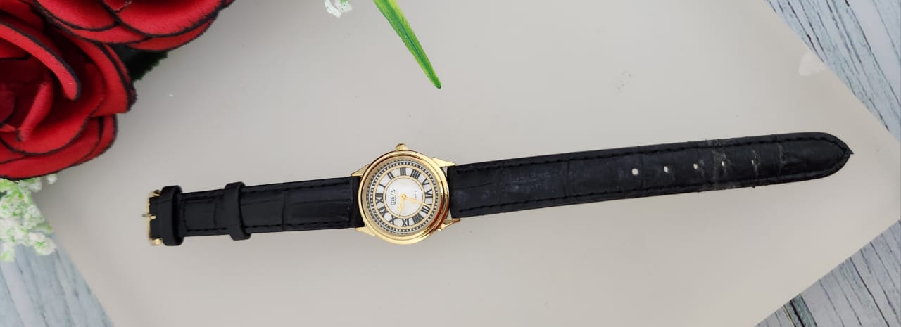 Guess — Guess  ladies mother of pearl face watch (Size One Size, Good)