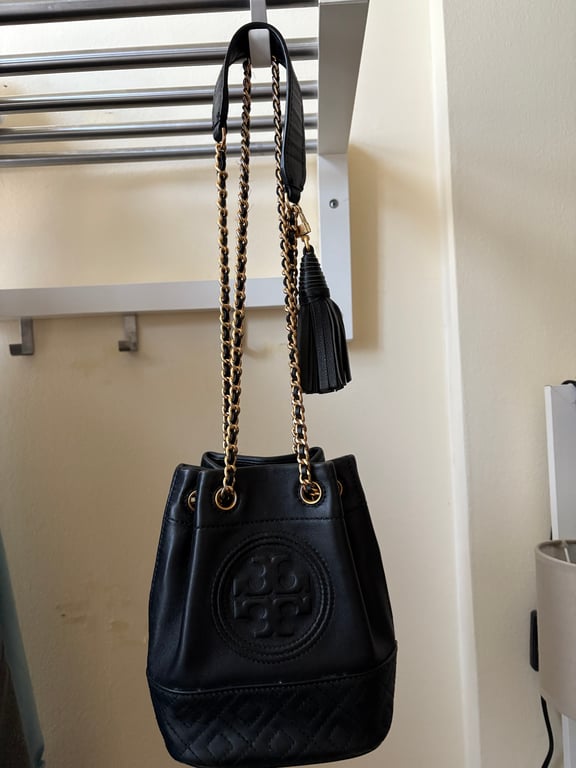Tory Burch — Tory Burch Black Leather Bucket Bag with Gold Chain Strap (Size One Size, Good)