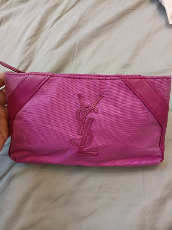 Yves Saint Laurent — Yves Saint Laurent Pink Clutch Bag (Size One Size, Good)