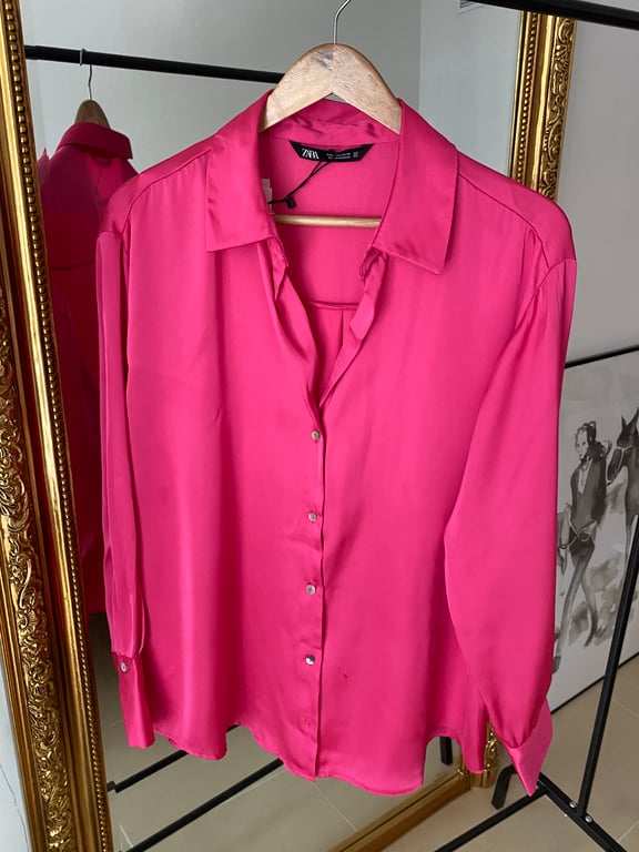 Zara — Zara Bright Pink Collared Button-Down Shirt (Size L, New with tags)