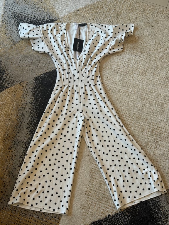 PrettyLittleThing — PrettyLittleThing Polka Dot Jumpsuit (Size S, New with tags)
