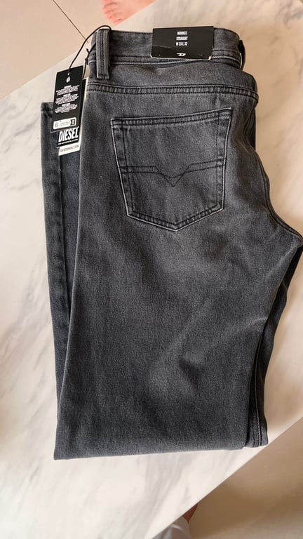 Diesel — DIESEL Markee Straight Jeans Unused (Size W32 L32, New with tags)