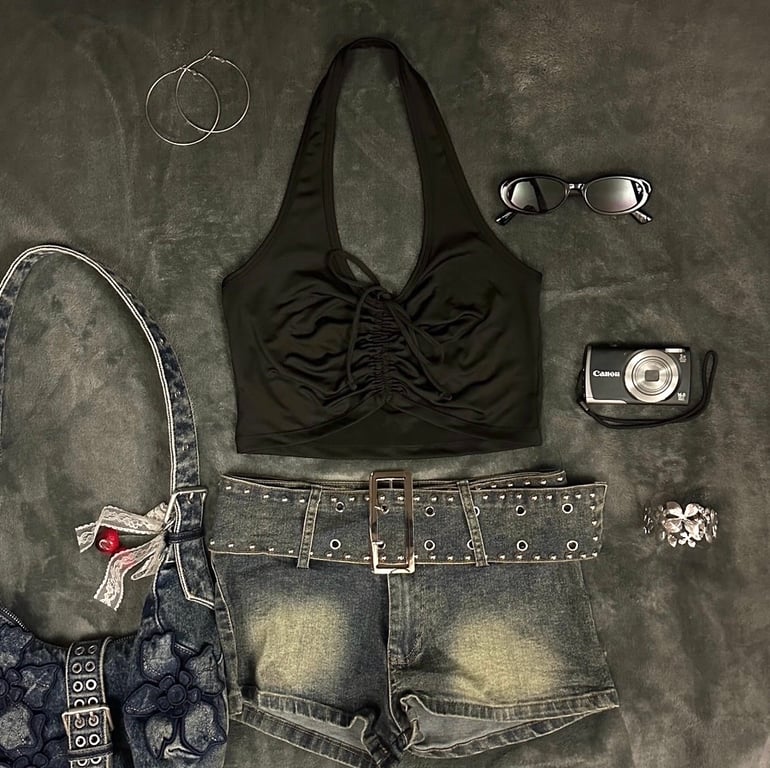 H&M — H&M halter neck crop top (Size XS, Like new)